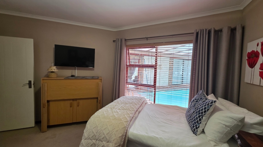 7 Bedroom Property for Sale in Vredenburg Western Cape